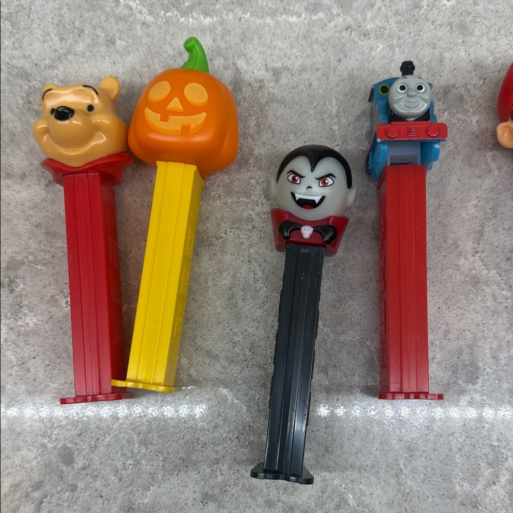 18 PEZ dispensers mix of sealed loose Star Wars, Trolls, Santa, Superman, others - Picture 4 of 13